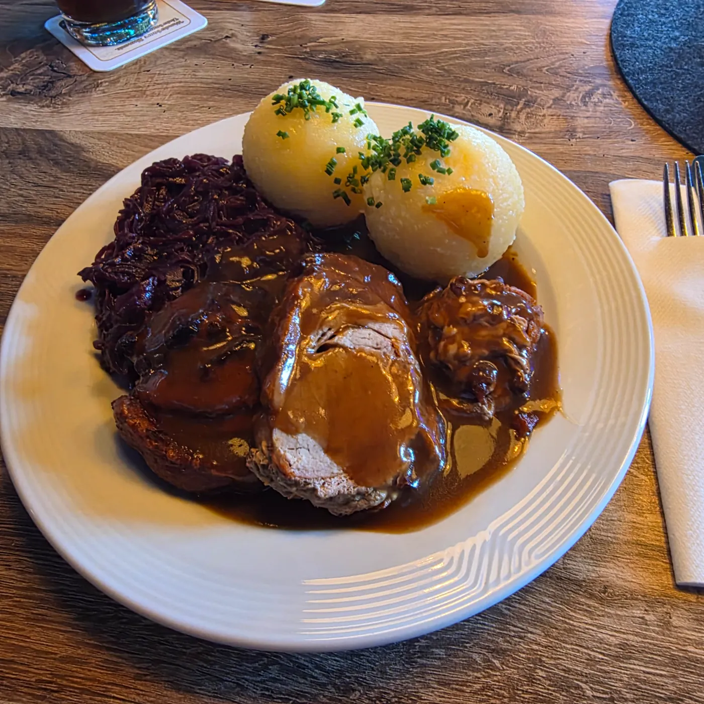 Bayerischer Braten mit Knödel